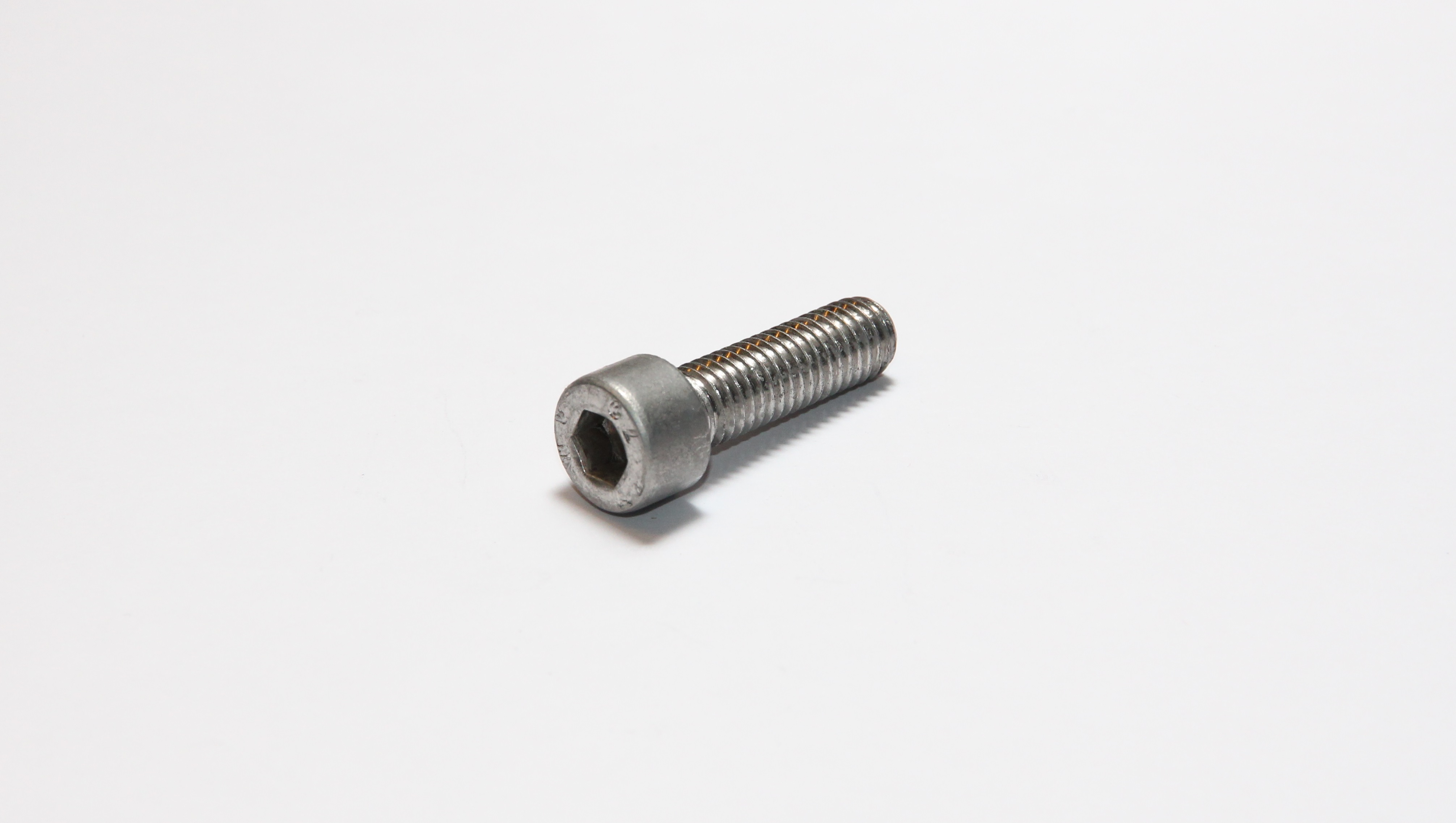 Inbusschraube M8x25 mit Sperrverzahnung